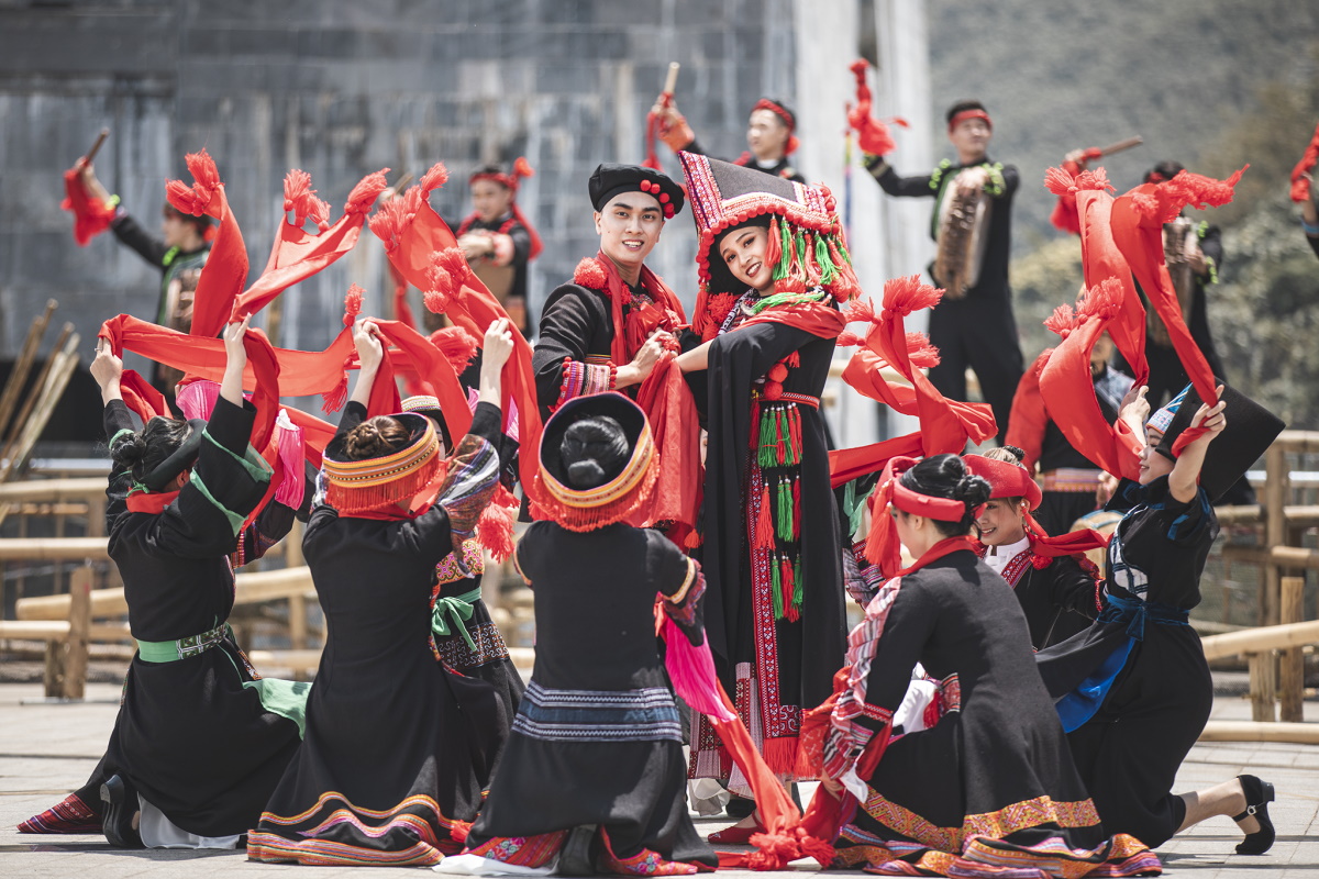 Tìm cách thúc đẩy phát triển công nghiệp văn hoá Việt Nam (*): Lấy văn hóa bản địa làm cốt lõi- Ảnh 2. Tìm cách thúc đẩy phát triển công nghiệp văn hoá Việt Nam (*): Lấy văn hóa bản địa làm cốt lõi- Ảnh 2.
