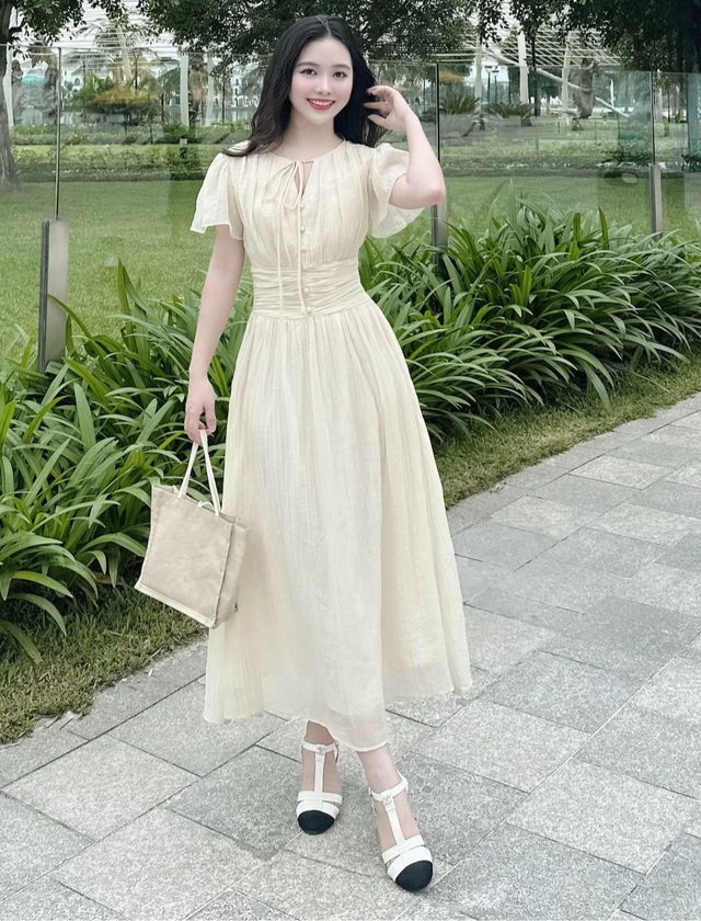 'Giải nhiệt' oi nóng mùa hè với trang phục vải tơ- Ảnh 3. 'Giải nhiệt' oi nóng mùa hè với trang phục vải tơ- Ảnh 3.