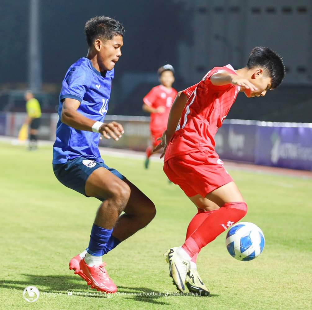 U.16 Việt Nam phung phí cơ hội, bị Campuchia cầm hòa, gặp 'cửa khó' ở giải Đông Nam Á- Ảnh 3. U.16 Việt Nam phung phí cơ hội, bị Campuchia cầm hòa, gặp 'cửa khó' ở giải Đông Nam Á- Ảnh 3.