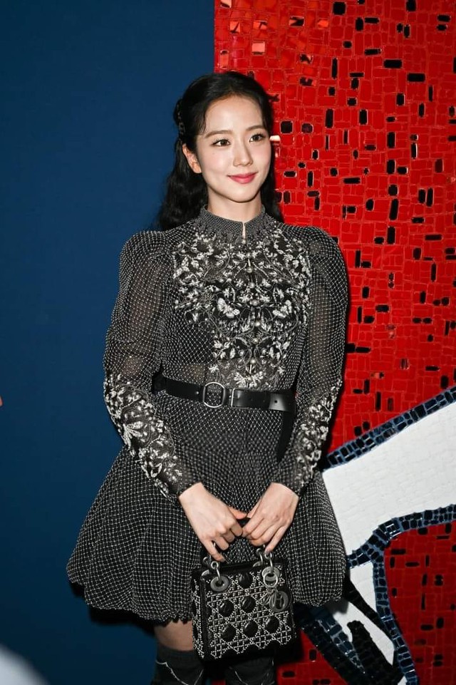 Jisoo vượt mặt Lisa với tạo hình công chúa- Ảnh 4. Jisoo vượt mặt Lisa với tạo hình công chúa- Ảnh 4.