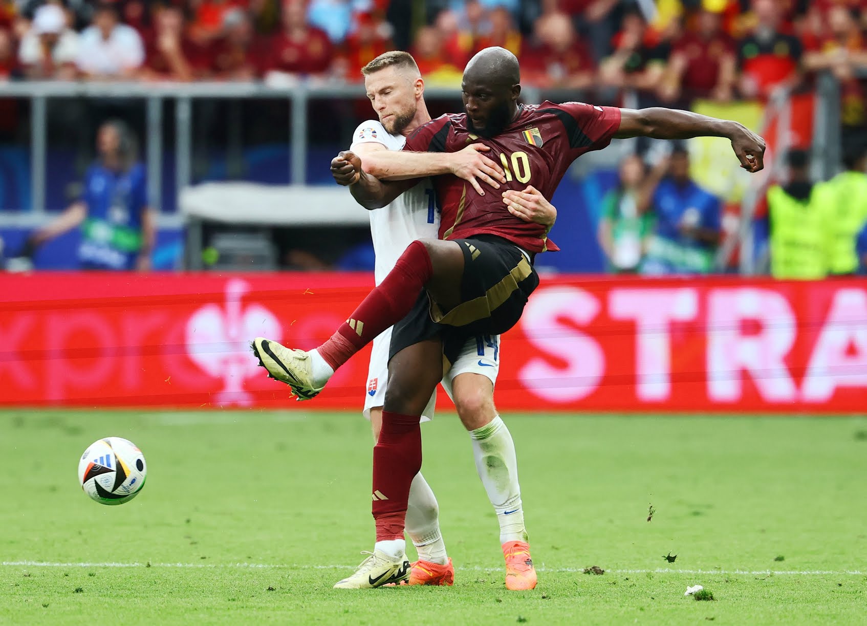 Dự đoán EURO 2024 hôm nay: Slovakia đấu Romania, Ukraine đấu Bỉ khó nhiều bàn thắng- Ảnh 2. Dự đoán EURO 2024 hôm nay: Slovakia đấu Romania, Ukraine đấu Bỉ khó nhiều bàn thắng- Ảnh 2.