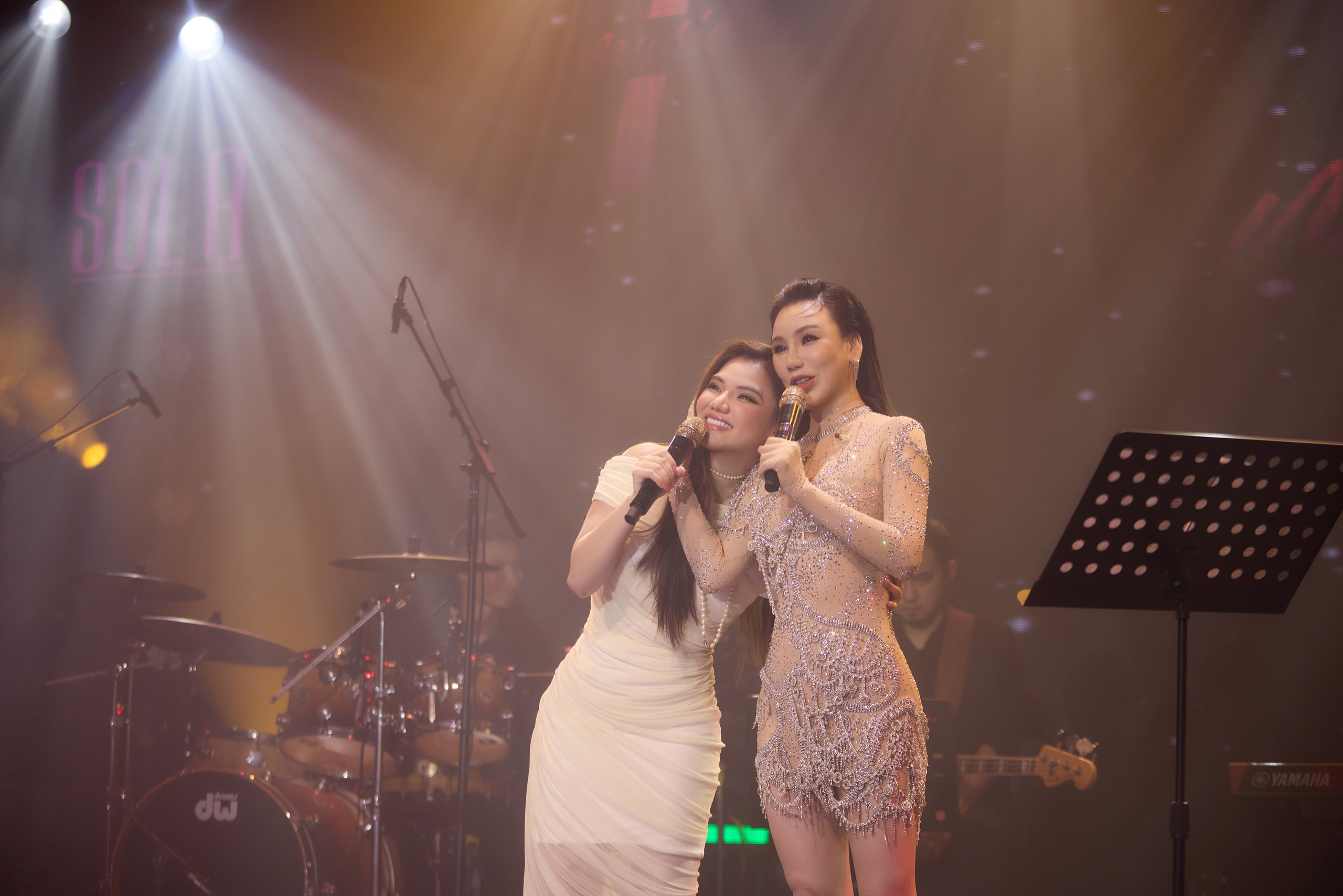 Hồ Quỳnh Hương bật khóc và bản hát live có Hồ Quỳnh Hương bật khóc và bản hát live có