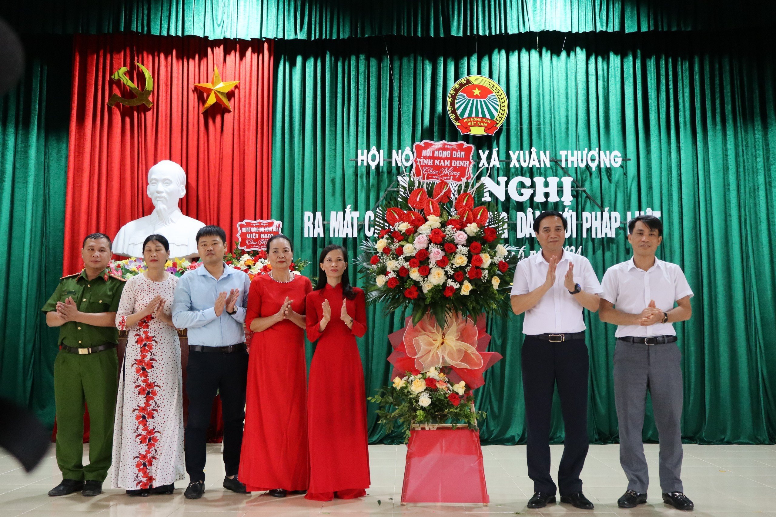 Phó Chủ tịch Hội NDVN Đinh Khắc Đính dự lễ ra mắt CLB Nông dân với pháp luật tại Nam Định- Ảnh 2. Phó Chủ tịch Hội NDVN Đinh Khắc Đính dự lễ ra mắt CLB Nông dân với pháp luật tại Nam Định- Ảnh 2.