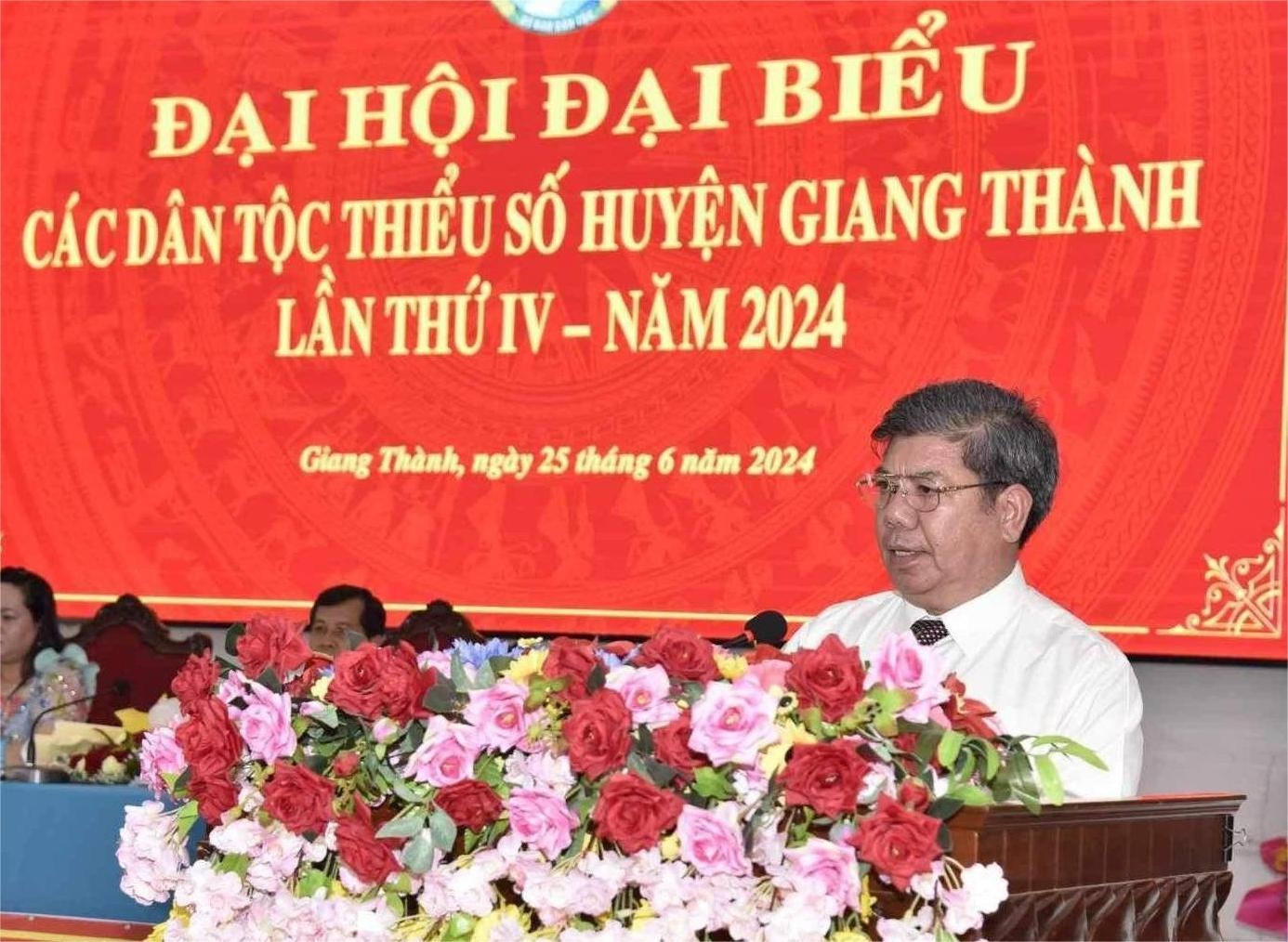 Ông Nguyễn Thanh Hà – Phó Bí thư thường trực Huyện ủy Giang Thành phát biểu tại Đại hội Ông Nguyễn Thanh Hà – Phó Bí thư thường trực Huyện ủy Giang Thành phát biểu tại Đại hội