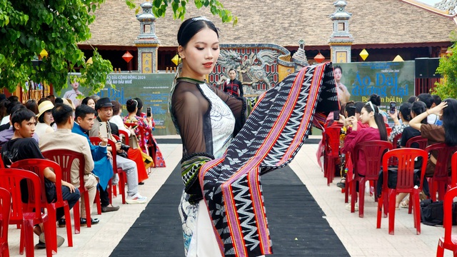 "Áo dài đương đại – Ba miền hội tụ" - Ảnh 14. "Áo dài đương đại – Ba miền hội tụ" - Ảnh 14.
