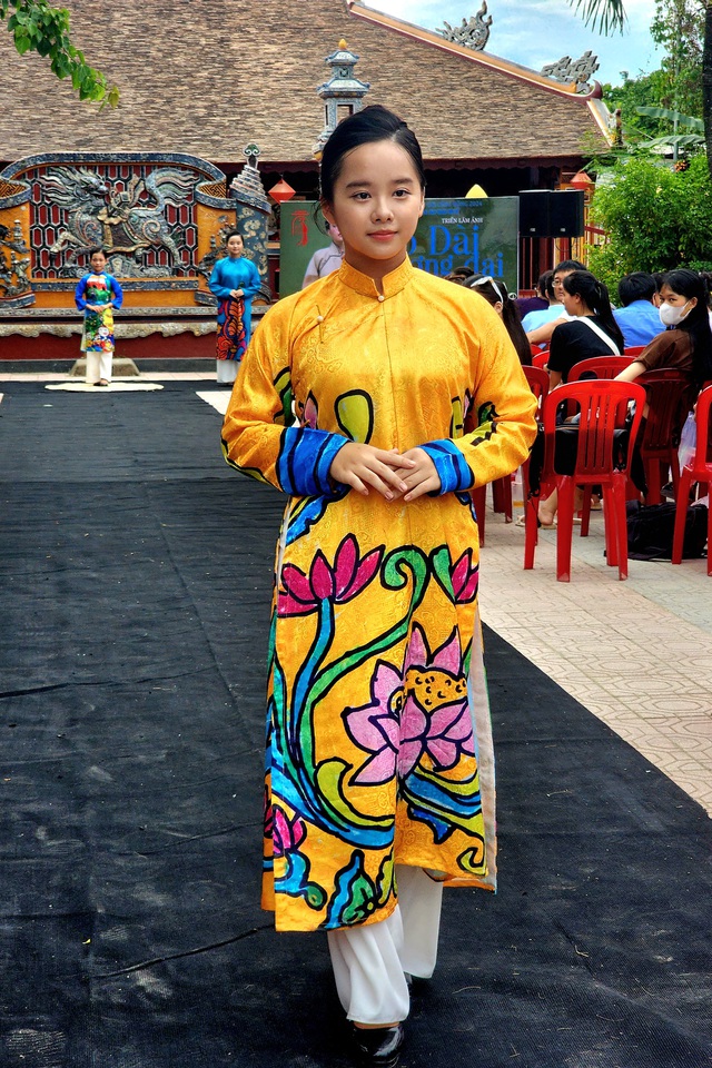 "Áo dài đương đại – Ba miền hội tụ" - Ảnh 17. "Áo dài đương đại – Ba miền hội tụ" - Ảnh 17.