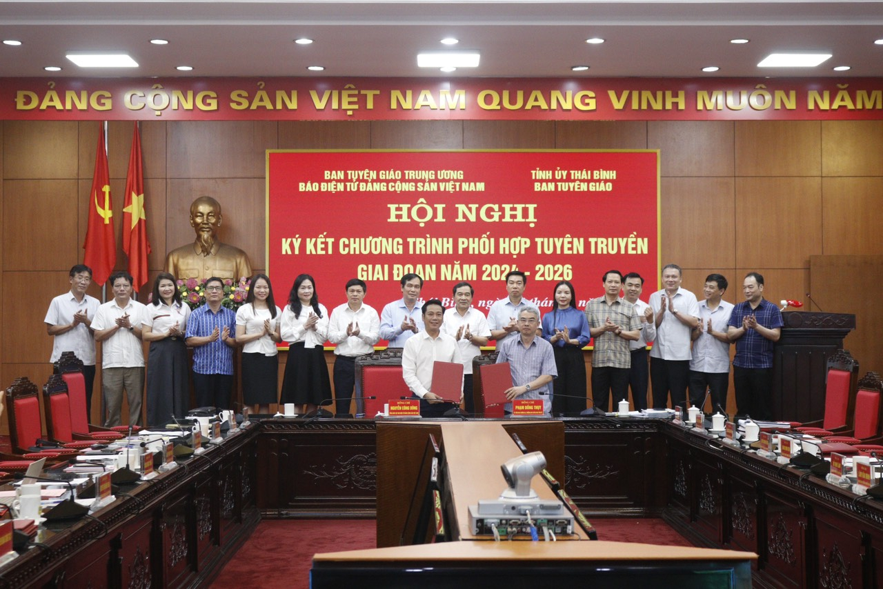tinh dang dinh huong chinh tri trong hoat dong bao chi hinh 4