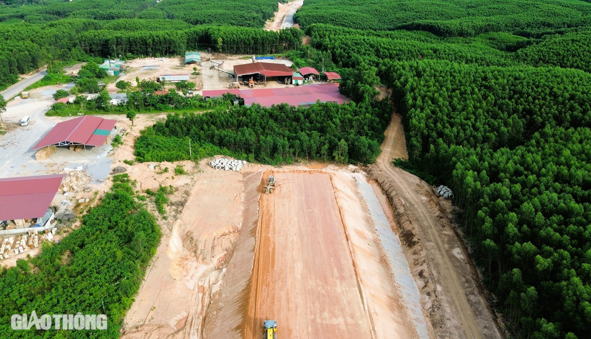 Chấp thuận chủ trương dời nhà máy công ty lâm sản để GPMB cao tốc Vạn Ninh - Cam Lộ- Ảnh 2. Chấp thuận chủ trương dời nhà máy công ty lâm sản để GPMB cao tốc Vạn Ninh - Cam Lộ- Ảnh 2.