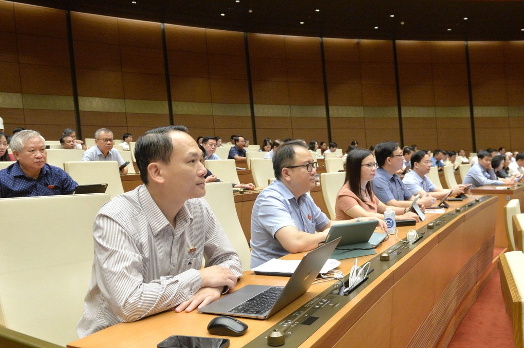 Quốc hội thông qua Luật Đường bộ, chưa quy định phí giao thông nội đô - 2 Quốc hội thông qua Luật Đường bộ, chưa quy định phí giao thông nội đô - 2