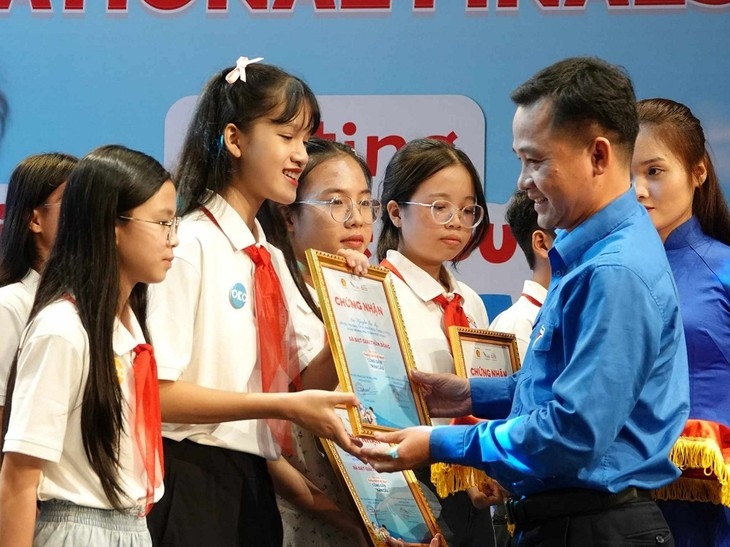 trao giải quán quân sân chơi thiếu niên việt nam - công dân toàn cầu 2024 hình ảnh 5 trao giai quan quan san choi thieu nien viet nam - cong dan toan cau 2024 hinh anh 5