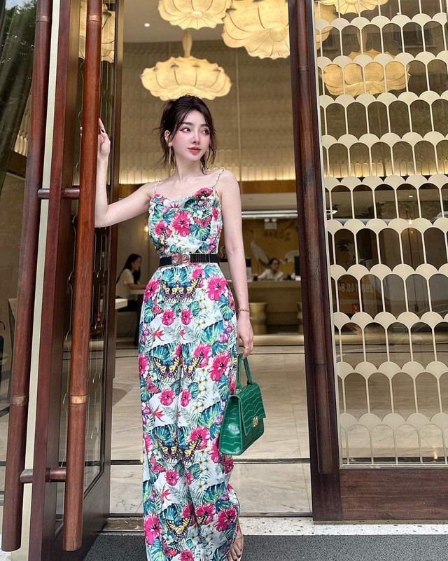 Khi thời trang jumpsuit 'xâm chiếm' đường phố mùa hè- Ảnh 9. Khi thời trang jumpsuit 'xâm chiếm' đường phố mùa hè- Ảnh 9.