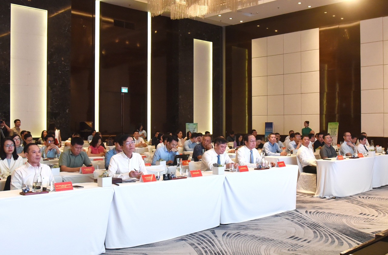 Thứ trưởng Bộ Tài nguyên và Môi trường: Đẩy mạnh chuyển đổi xanh, kinh doanh xanh là chiến lược và lợi thế cạnh tranh- Ảnh 3. Thứ trưởng Bộ Tài nguyên và Môi trường: Đẩy mạnh chuyển đổi xanh, kinh doanh xanh là chiến lược và lợi thế cạnh tranh- Ảnh 3.