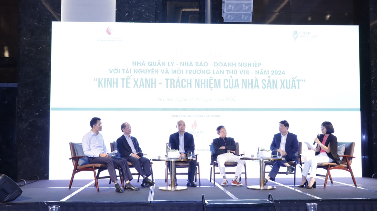 Thứ trưởng Bộ Tài nguyên và Môi trường: Đẩy mạnh chuyển đổi xanh, kinh doanh xanh là chiến lược và lợi thế cạnh tranh- Ảnh 4. Thứ trưởng Bộ Tài nguyên và Môi trường: Đẩy mạnh chuyển đổi xanh, kinh doanh xanh là chiến lược và lợi thế cạnh tranh- Ảnh 4.
