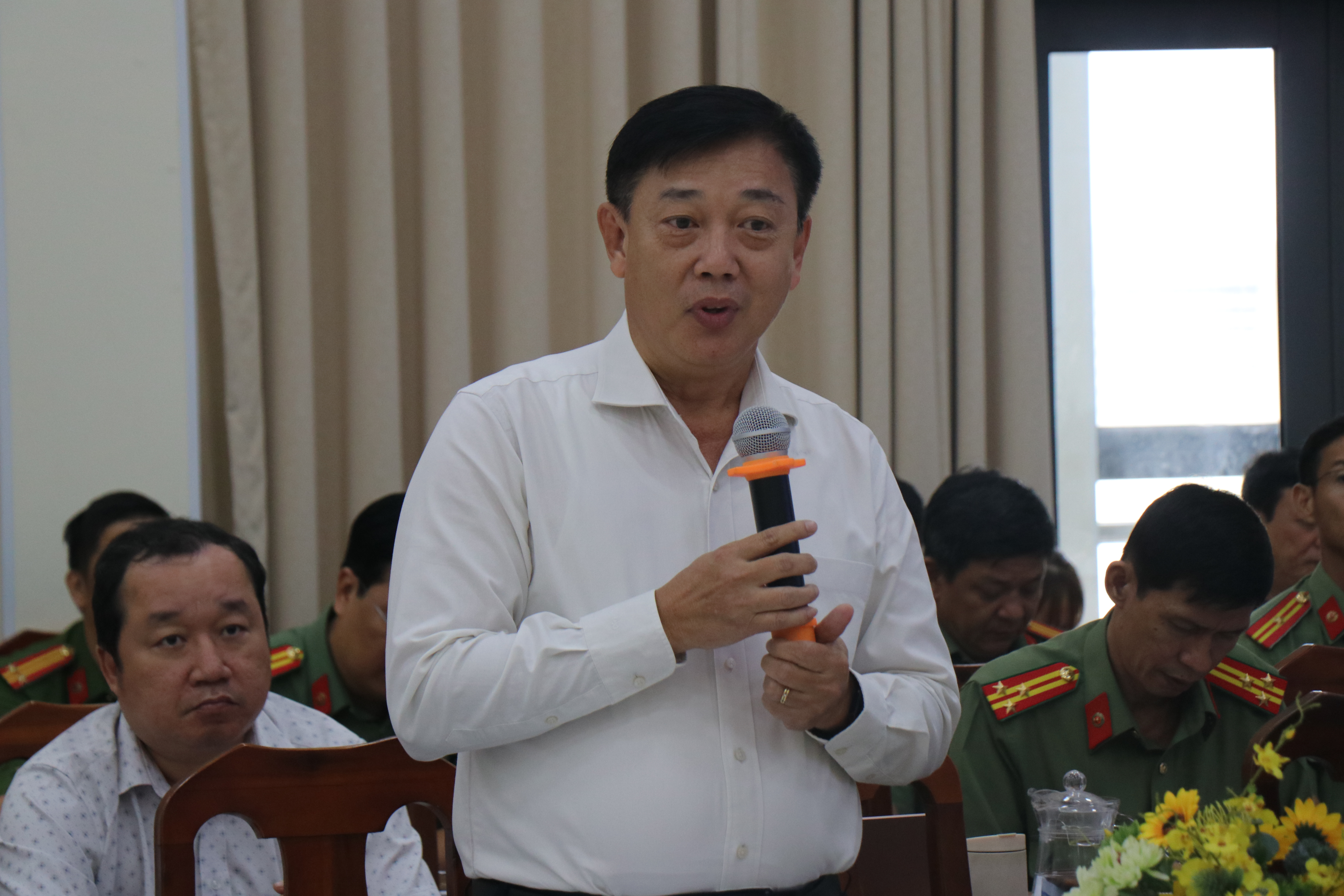 'Người dân ý thức phân loại, anh lấy rác lại bỏ chung vào xe'- Ảnh 2. 'Người dân ý thức phân loại, anh lấy rác lại bỏ chung vào xe'- Ảnh 2.