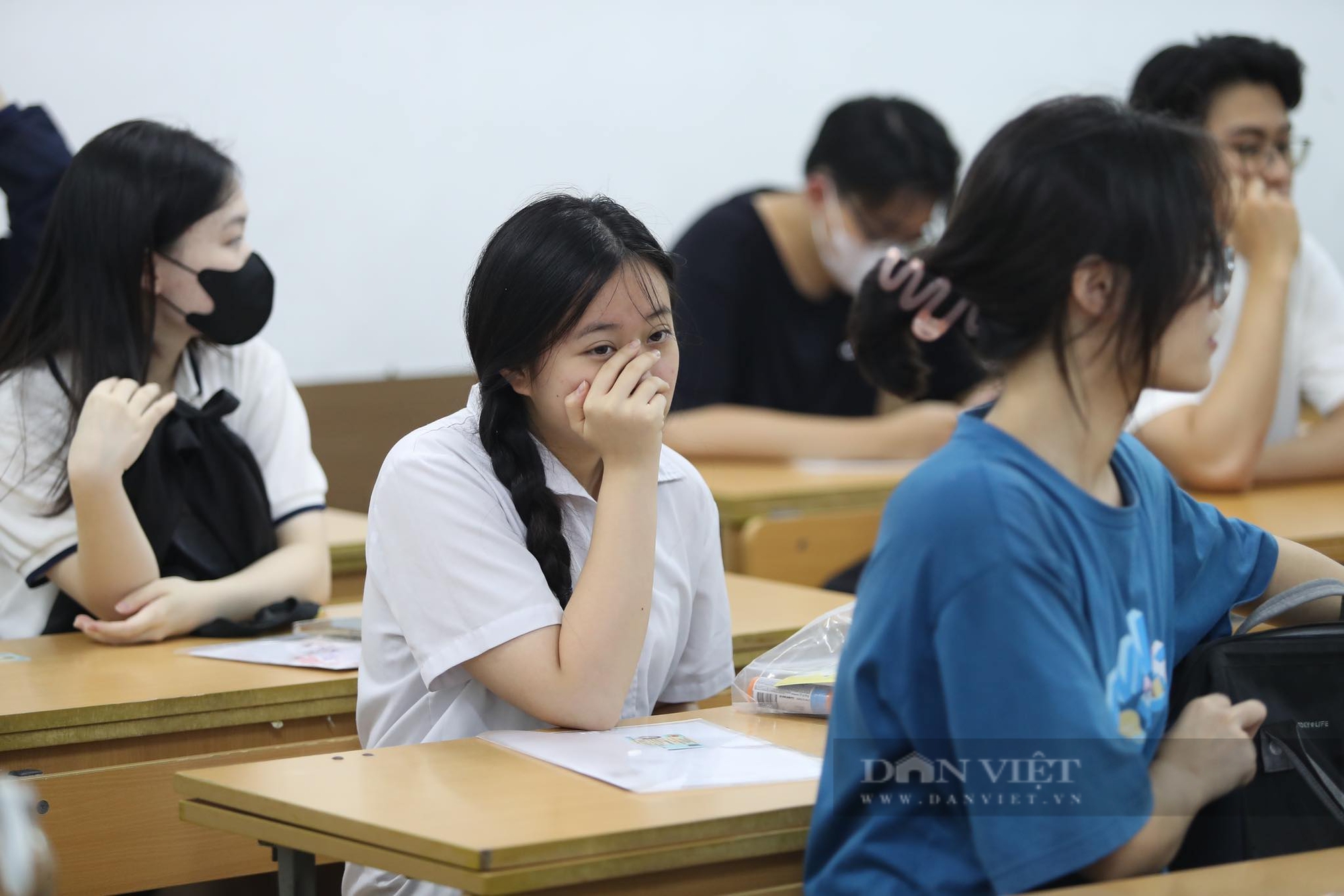 Đề thi môn Vật lý, Hóa học, Sinh học, Địa lý, Lịch Sử, Giáo dục công dân tốt nghiệp THPT 2024- Ảnh 2. Đề thi môn Vật lý, Hóa học, Sinh học, Địa lý, Lịch Sử, Giáo dục công dân tốt nghiệp THPT 2024- Ảnh 2.
