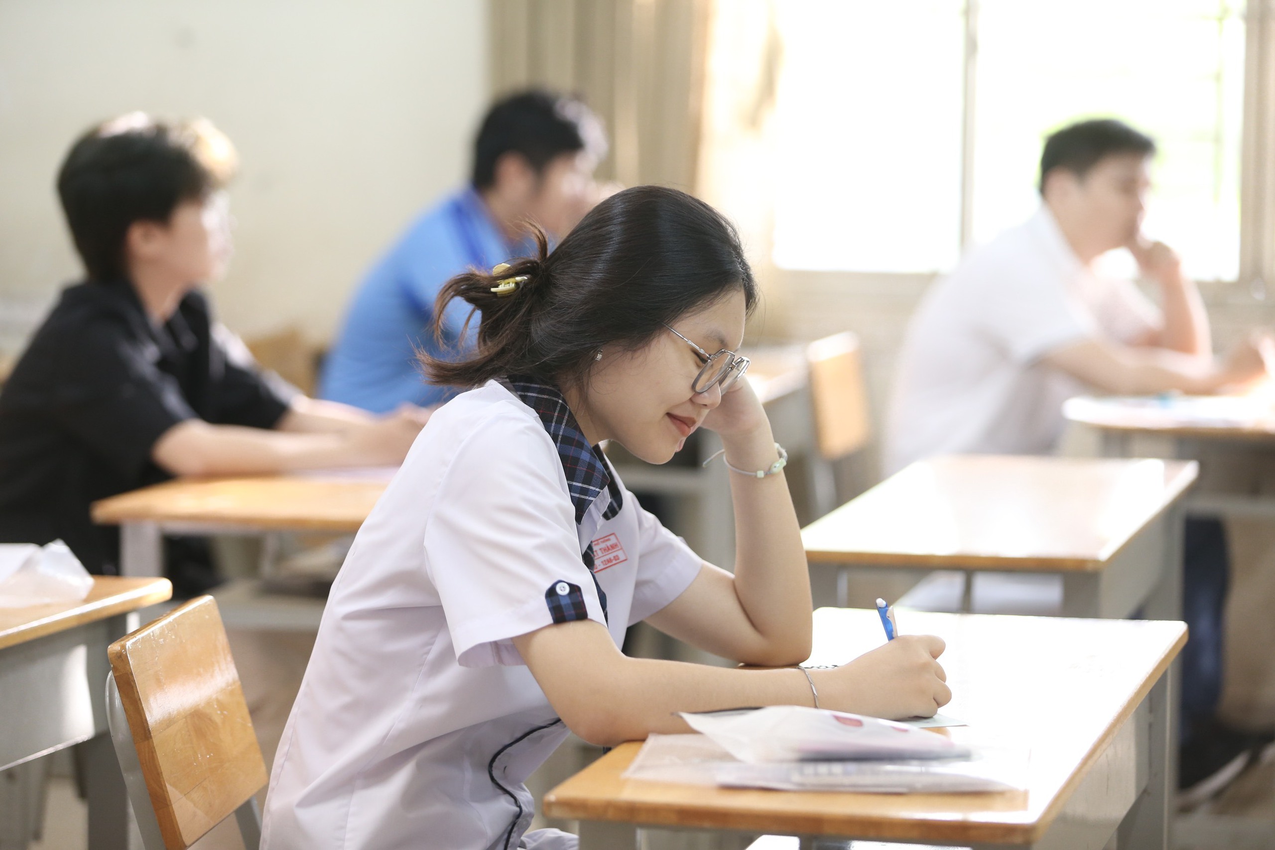 Hơn 1 triệu thí sinh cả nước bước vào môn thi tổ hợp - Ảnh 3. Hơn 1 triệu thí sinh cả nước bước vào môn thi tổ hợp - Ảnh 3.