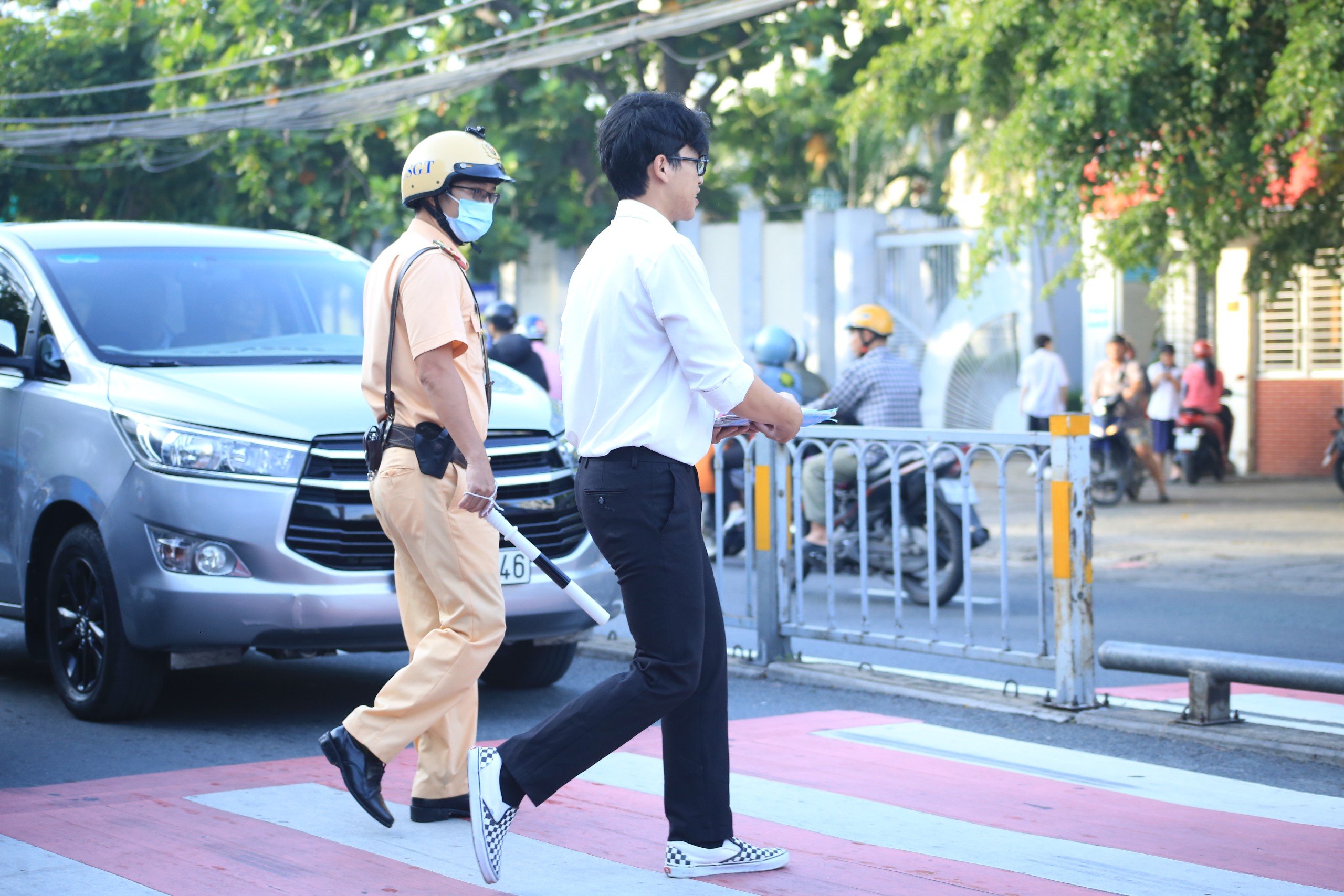 Hơn 1 triệu thí sinh cả nước bước vào môn thi tổ hợp - Ảnh 4. Hơn 1 triệu thí sinh cả nước bước vào môn thi tổ hợp - Ảnh 4.