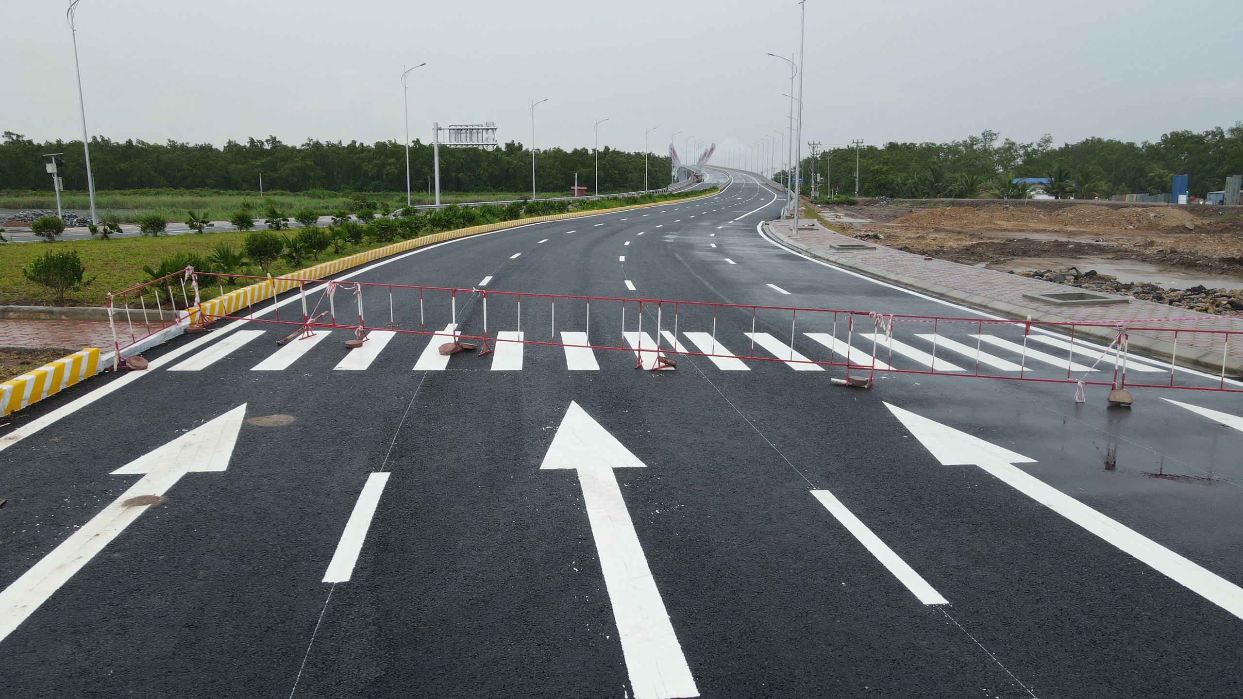 Bao giờ cầu Bến Rừng gần 2 nghìn tỉ mới được mở rào chắn và thông xe?- Ảnh 2. Bao giờ cầu Bến Rừng gần 2 nghìn tỉ mới được mở rào chắn và thông xe?- Ảnh 2.