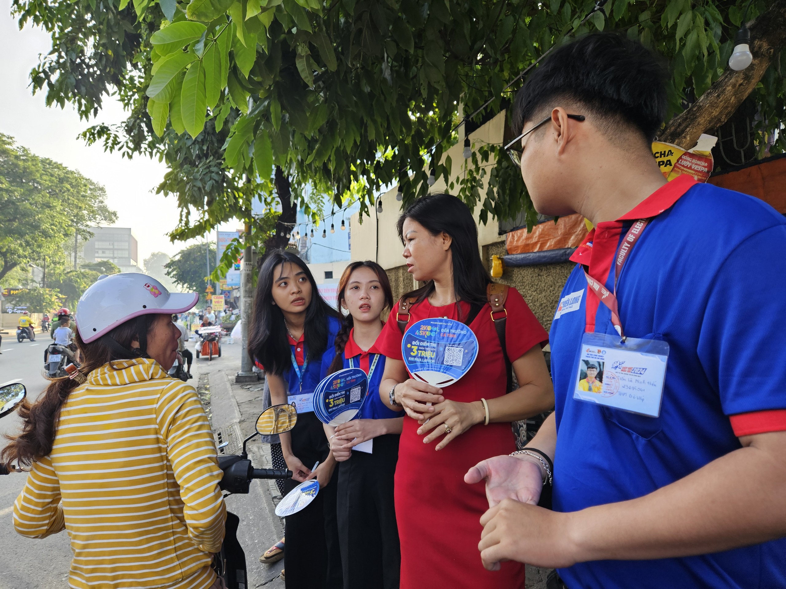Những tình huống khó đỡ trong buổi thi tổ hợp- Ảnh 2. Những tình huống khó đỡ trong buổi thi tổ hợp- Ảnh 2.