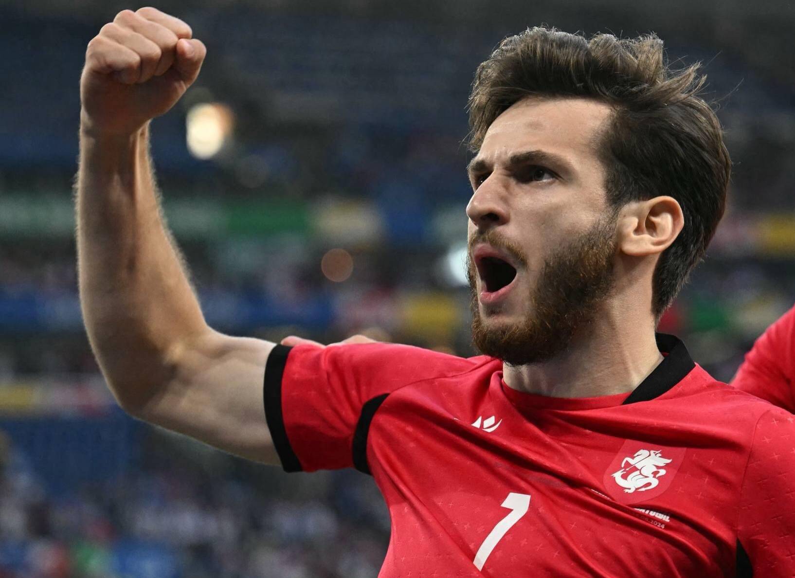 Kvaratskhelia được vinh danh là cầu thủ xuất sắc nhất trận. Ảnh: UEFA
