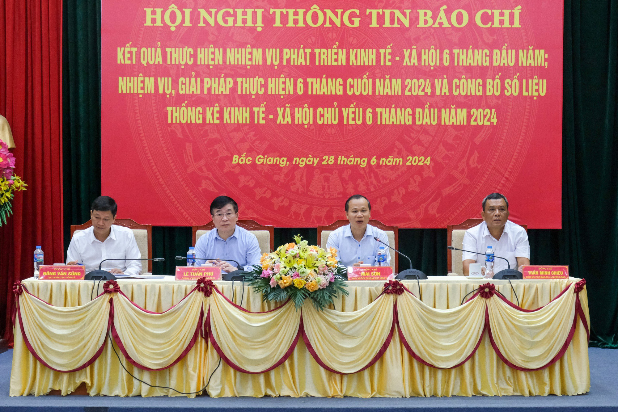 Phó chủ tịch UBND tỉnh Bắc Giang Mai Sơn chủ trì họp báo - Ảnh: HÀ QUÂN Phó chủ tịch UBND tỉnh Bắc Giang Mai Sơn chủ trì họp báo - Ảnh: HÀ QUÂN