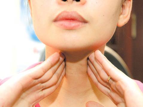 Đi khám vì đau tức ngực, người phụ nữ 48 tuổi ở Phú Thọ phát hiện 2 loại khối u cần phẫu thuật gấp - Ảnh 3. Đi khám vì đau tức ngực, người phụ nữ 48 tuổi ở Phú Thọ phát hiện 2 loại khối u cần phẫu thuật gấp - Ảnh 3.