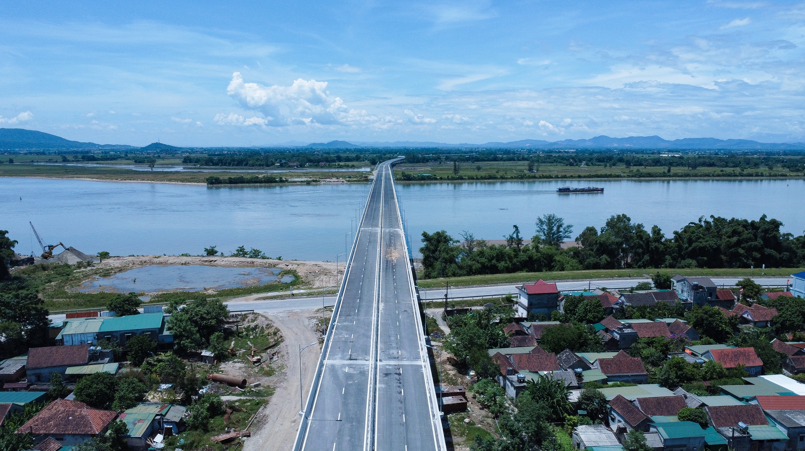 Phương tiện lưu thông trên cao tốc về Hà Tĩnh lưu ý điều gì?- Ảnh 2. Phương tiện lưu thông trên cao tốc về Hà Tĩnh lưu ý điều gì?- Ảnh 2.