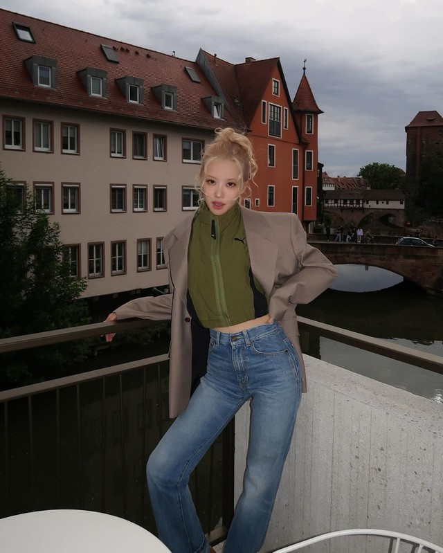 Mọi cô nàng sành điệu đều mặc áo blazer- Ảnh 4. Mọi cô nàng sành điệu đều mặc áo blazer- Ảnh 4.