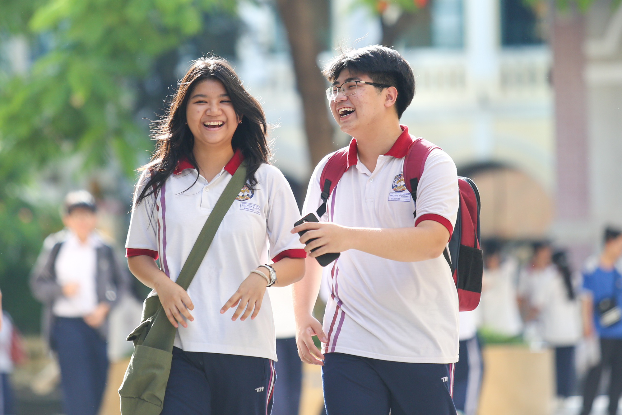 Thí sinh sau giờ thi môn ngoại ngữ, kết thúc kì thi tốt nghiệp THPT tại điểm thi THPT Chuyên Trần Đại Nghĩa - Ành: PHƯƠNG QUYÊN Thí sinh sau giờ thi môn ngoại ngữ, kết thúc kỳ thi tốt nghiệp THPT tại điểm thi THPT Chuyên Trần Đại Nghĩa - Ảnh: PHƯƠNG QUYÊN