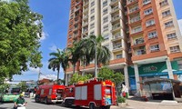 Cháy căn hộ chung cư ở TPHCM, người dân ôm đồ tháo chạy