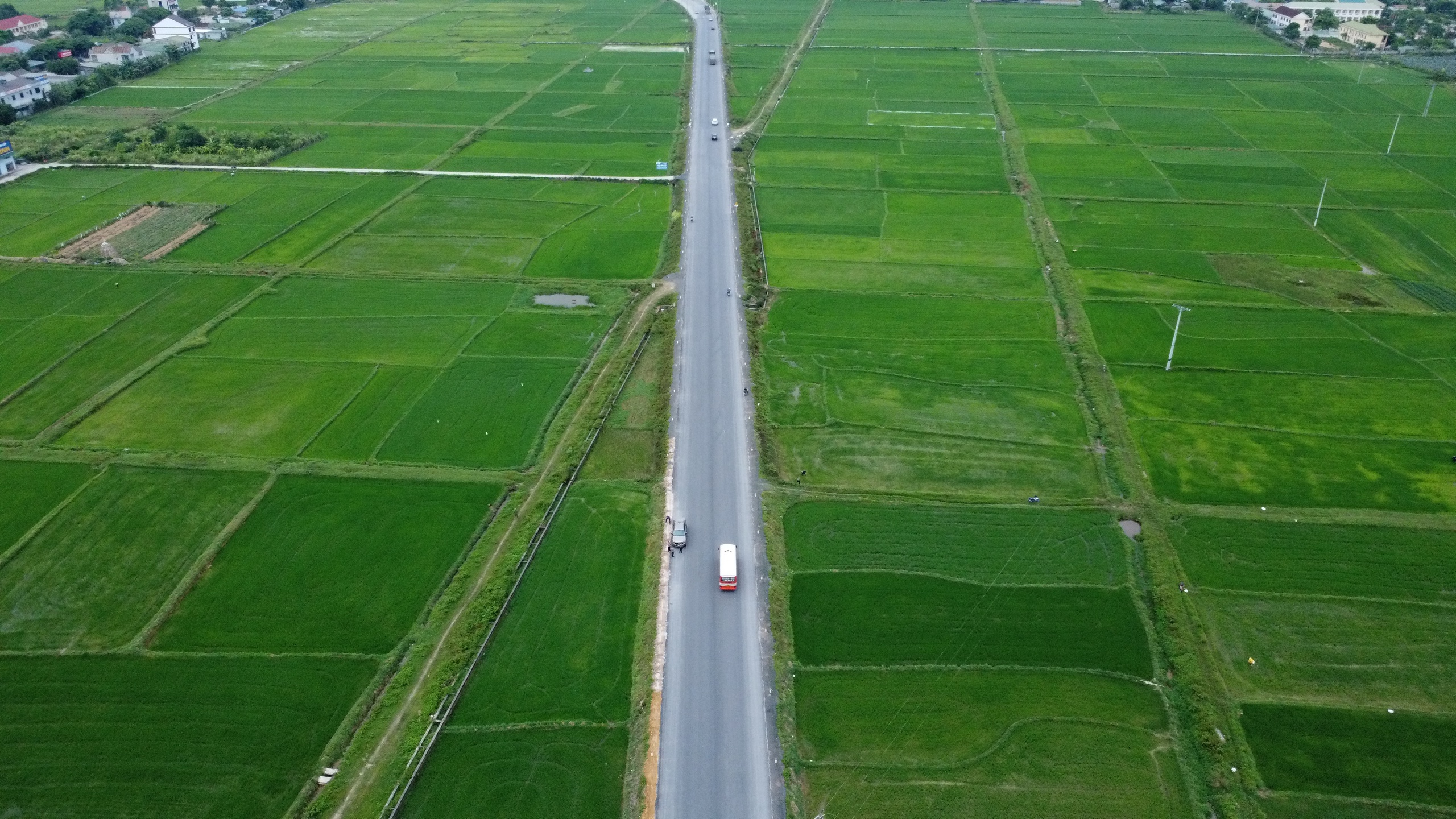 Nỗ lực nâng cấp, sửa chữa, tối ưu hiệu quả khai thác các tuyến đường ở xứ Nghệ- Ảnh 5. Nỗ lực nâng cấp, sửa chữa, tối ưu hiệu quả khai thác các tuyến đường ở xứ Nghệ- Ảnh 5.