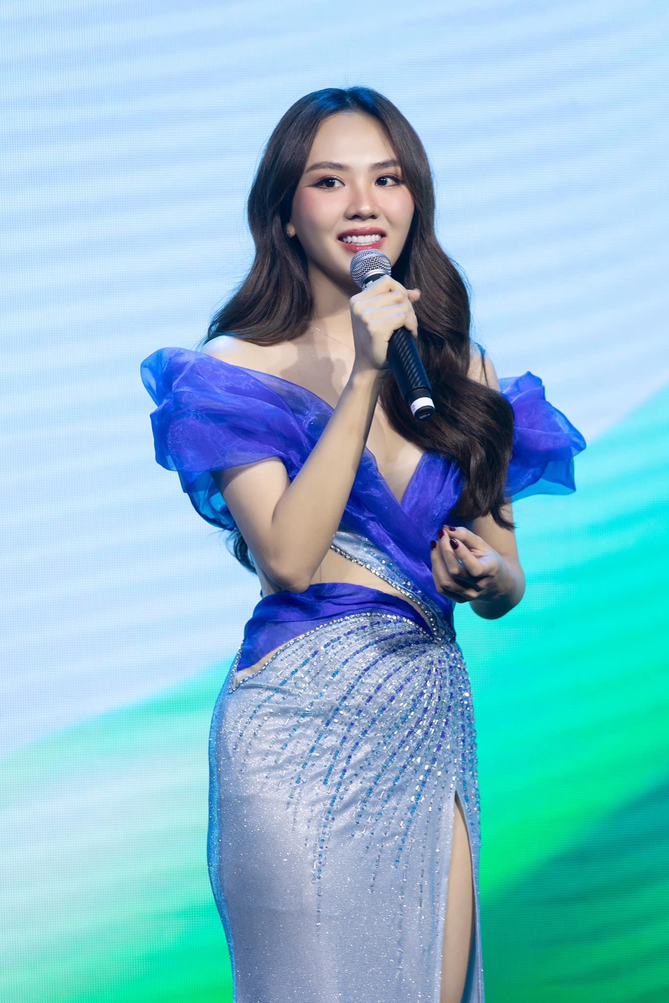 "Phớt lờ" chuyện Miss World bị dời lịch, Hoa hậu Mai Phương có hành động đẹp dịp Noel 2023 - Ảnh 10. "Phớt lờ" chuyện Miss World bị dời lịch, Hoa hậu Mai Phương có hành động đẹp dịp Noel 2023 - Ảnh 10.