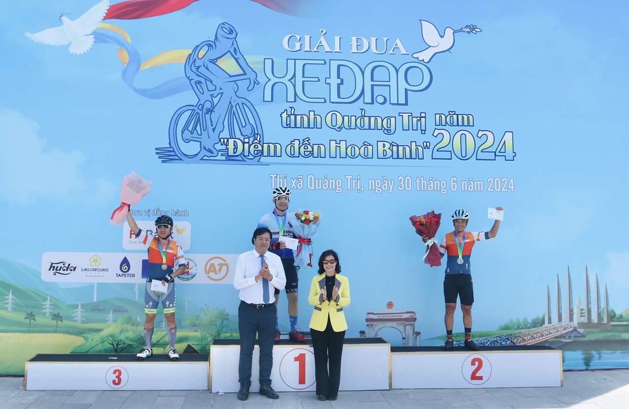 Giải đua xe đạp 'Điểm đến Hòa bình': Gay cấn các nội dung dành cho nam- Ảnh 7. Giải đua xe đạp 'Điểm đến Hòa bình': Gay cấn các nội dung dành cho nam- Ảnh 7.