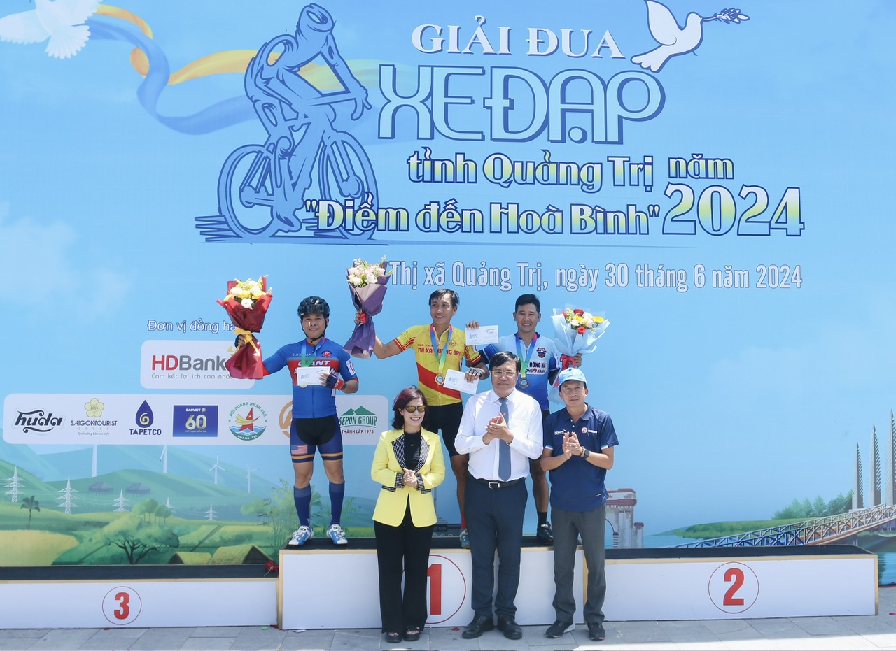 Giải đua xe đạp 'Điểm đến Hòa bình': Gay cấn các nội dung dành cho nam- Ảnh 12. Giải đua xe đạp 'Điểm đến Hòa bình': Gay cấn các nội dung dành cho nam- Ảnh 12.