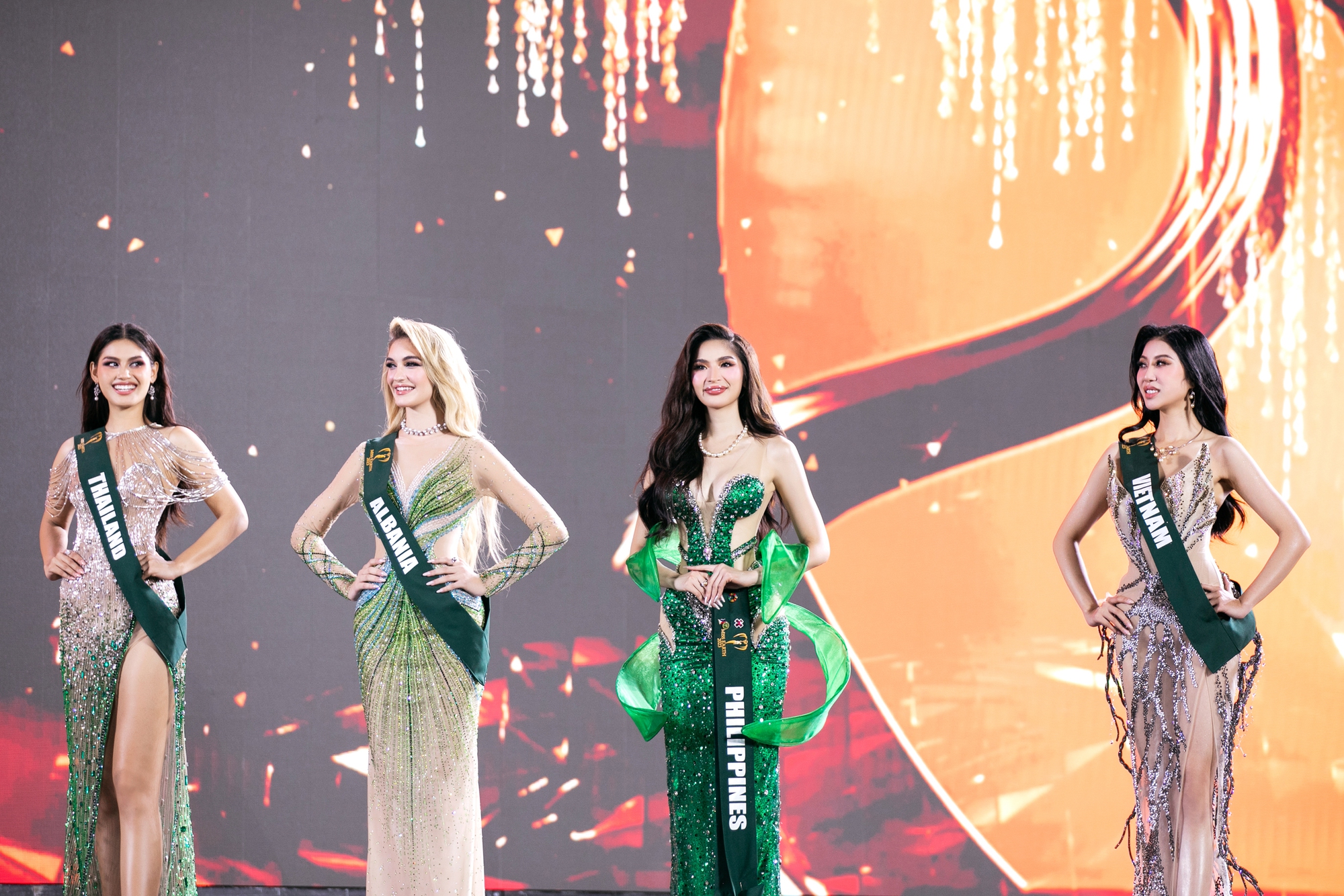 Người đẹp Albania đăng quang Miss Earth 2023, Đỗ Thị Lan Anh đoạt giải Á hậu 2 - Ảnh 13. Người đẹp Albania đăng quang Miss Earth 2023, Đỗ Thị Lan Anh đoạt giải Á hậu 2 - Ảnh 13.