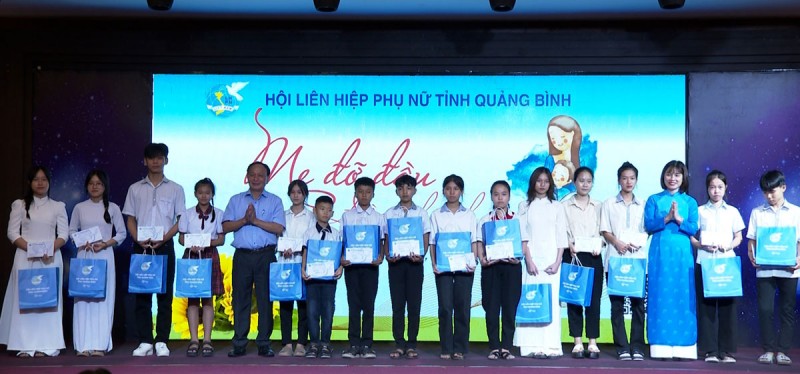 325 trẻ mồ côi ở Quảng Bình được nhận đỡ đầu, chăm sóc 325 trẻ mồ côi ở Quảng Bình được nhận đỡ đầu, chăm sóc