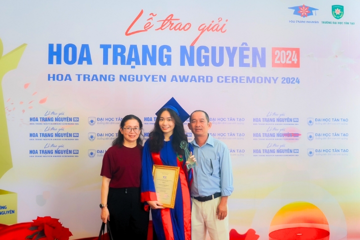 53 học sinh giỏi quốc gia và cấp tỉnh được nhận giải thưởng Hoa Trạng Nguyên- Ảnh 2. 53 học sinh giỏi quốc gia và cấp tỉnh được nhận giải thưởng Hoa Trạng Nguyên- Ảnh 2.