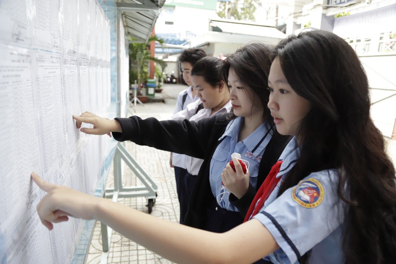 9h sáng 19-6, TP.HCM công bố điểm thi tuyển sinh lớp 10- Ảnh 1. Thí sinh dự thi tuyển sinh lớp 10 năm 2024 ở TP.HCM - Ảnh: NHƯ HÙNG