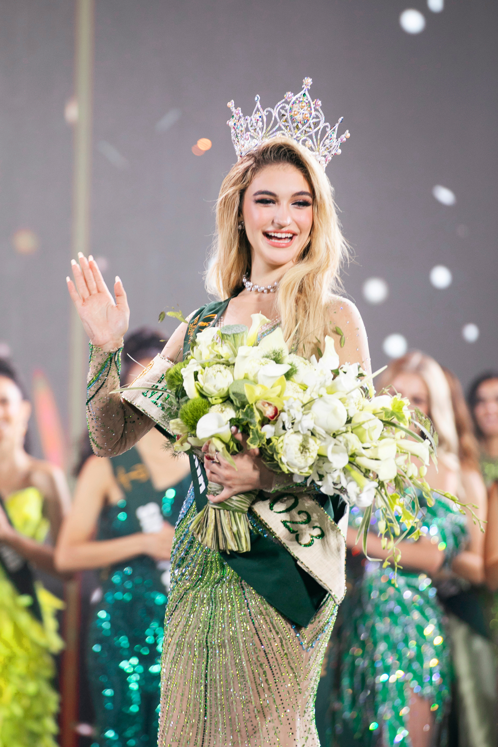 Người đẹp Albania đăng quang Miss Earth 2023, Đỗ Thị Lan Anh đoạt giải Á hậu 2 - Ảnh 1. Người đẹp Albania đăng quang Miss Earth 2023, Đỗ Thị Lan Anh đoạt giải Á hậu 2 - Ảnh 1.
