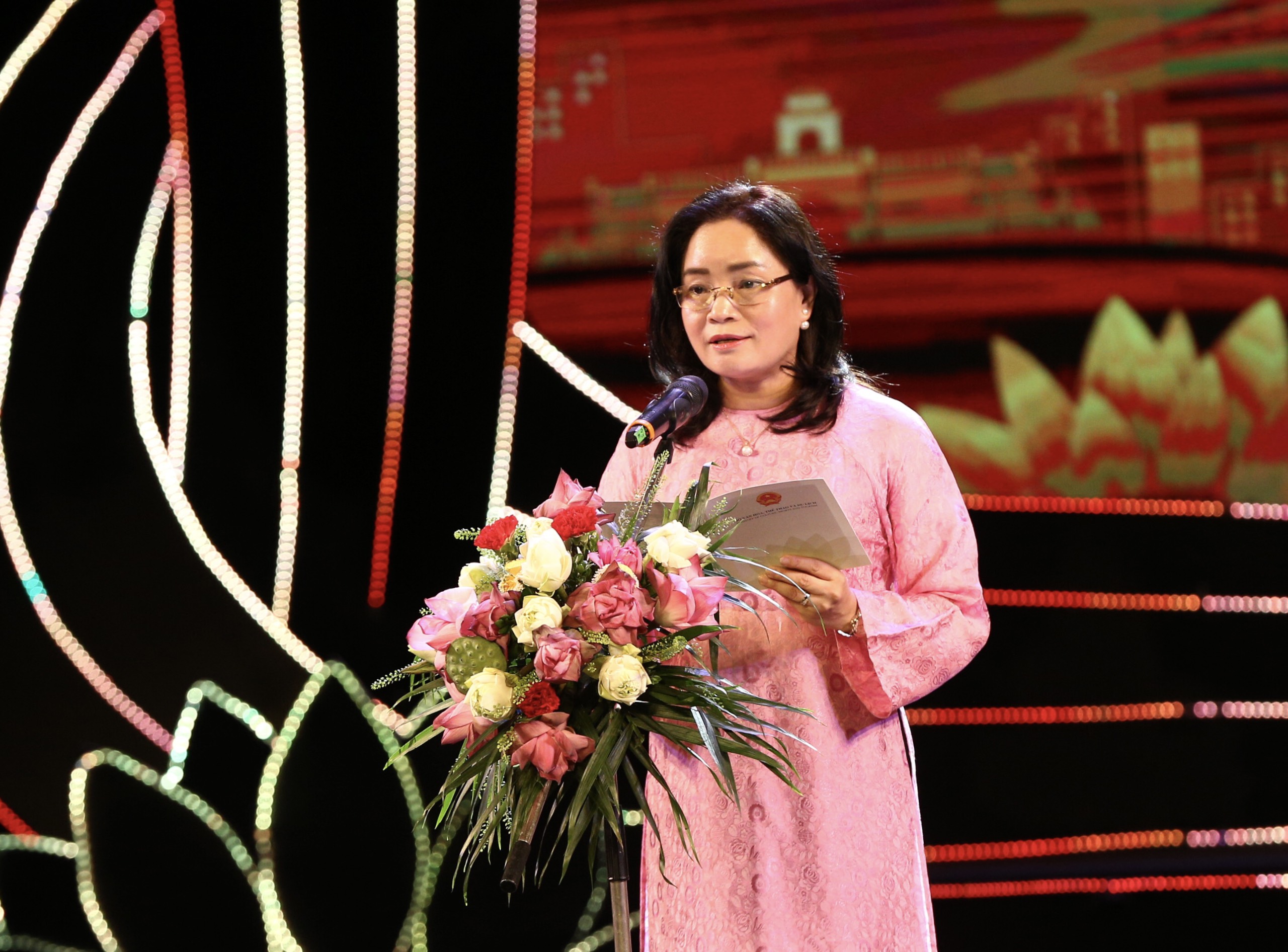 Anh Thơ, Trọng Tấn, Lan Anh đầy cảm xúc khi hát về Bác Hồ- Ảnh 1. Anh Thơ, Trọng Tấn, Lan Anh đầy cảm xúc khi hát về Bác Hồ- Ảnh 1.