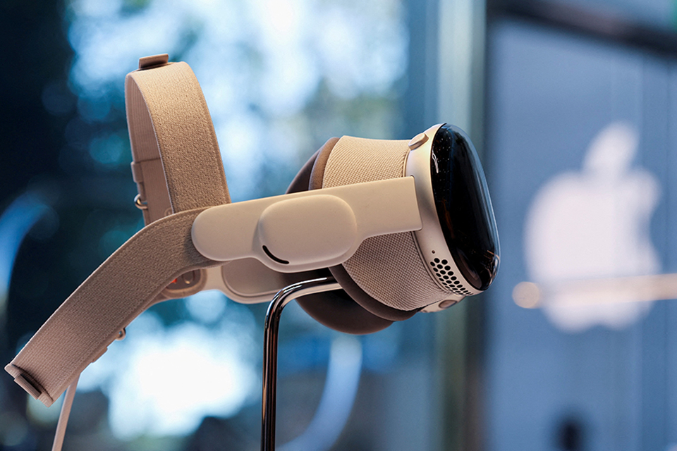 Apple tạm dừng phát triển Vision Pro 2 - Ảnh 1. Apple tạm dừng phát triển Vision Pro 2 - Ảnh 1.