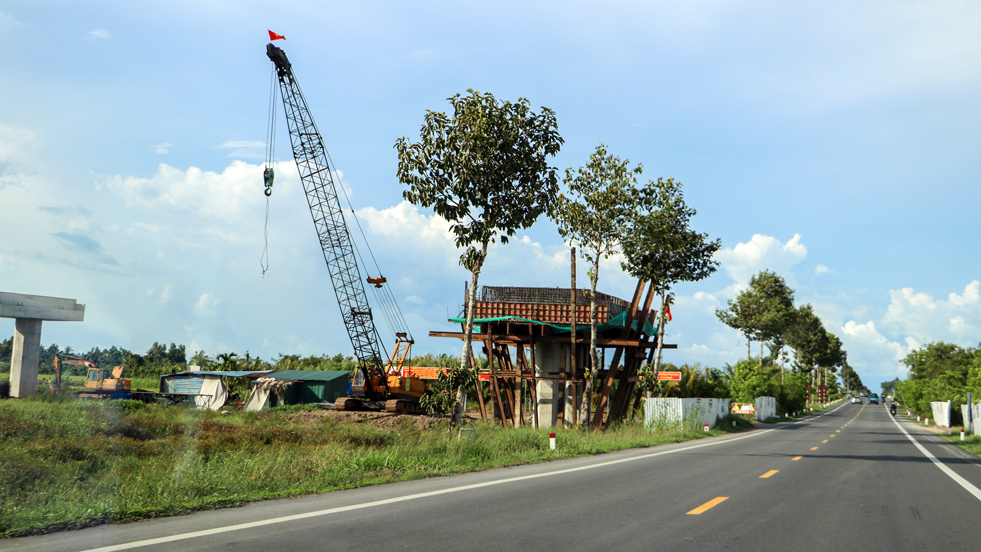Bí thư Hậu Giang kiểm tra tiến độ thi công cao tốc trục ngang- Ảnh 1. Bí thư Hậu Giang kiểm tra tiến độ thi công cao tốc trục ngang- Ảnh 1.