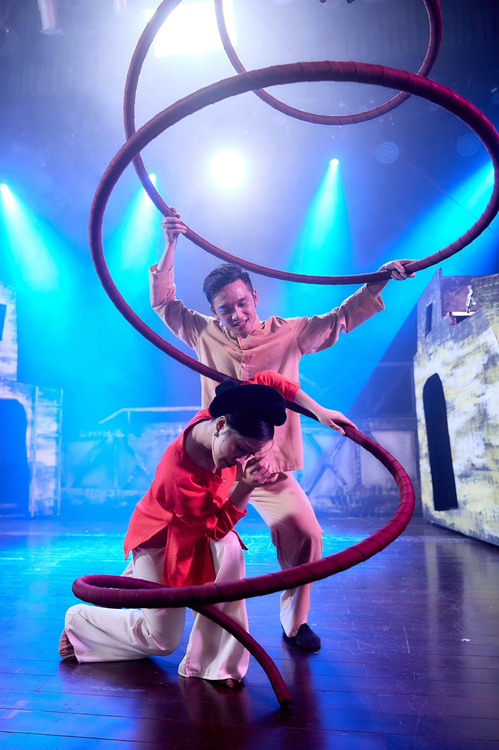 Bỉ vỏ của Nguyên Hồng được chuyển thể thành nhạc kịch - 1 Bỉ vỏ của Nguyên Hồng được chuyển thể thành nhạc kịch - 1