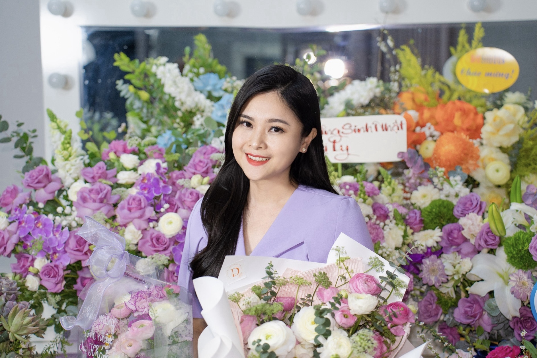 Biên tập viên Mùi Khánh Ly "bật mí" kinh nghiệm dẫn talkshow về tài chính, chứng khoán- Ảnh 1. Biên tập viên Mùi Khánh Ly "bật mí" kinh nghiệm dẫn talkshow về tài chính, chứng khoán- Ảnh 1.