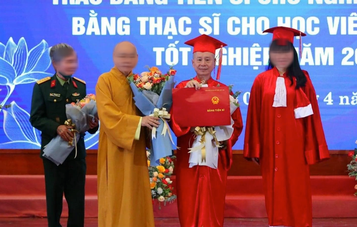 Bộ GD-ĐT yêu cầu báo cáo khẩn về việc Thượng tọa Thích Chân Quang học tiến sĩ trong 2 năm- Ảnh 1. Bộ GD-ĐT yêu cầu báo cáo khẩn về việc Thượng tọa Thích Chân Quang học tiến sĩ trong 2 năm- Ảnh 1.