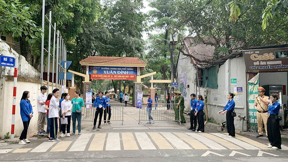 Đảm bảo an toàn thực phẩm, sức khỏe cho các thí sinh và gia đình, người giám sát thi và ban tổ chức kỳ thi tốt nghiệp THPT .