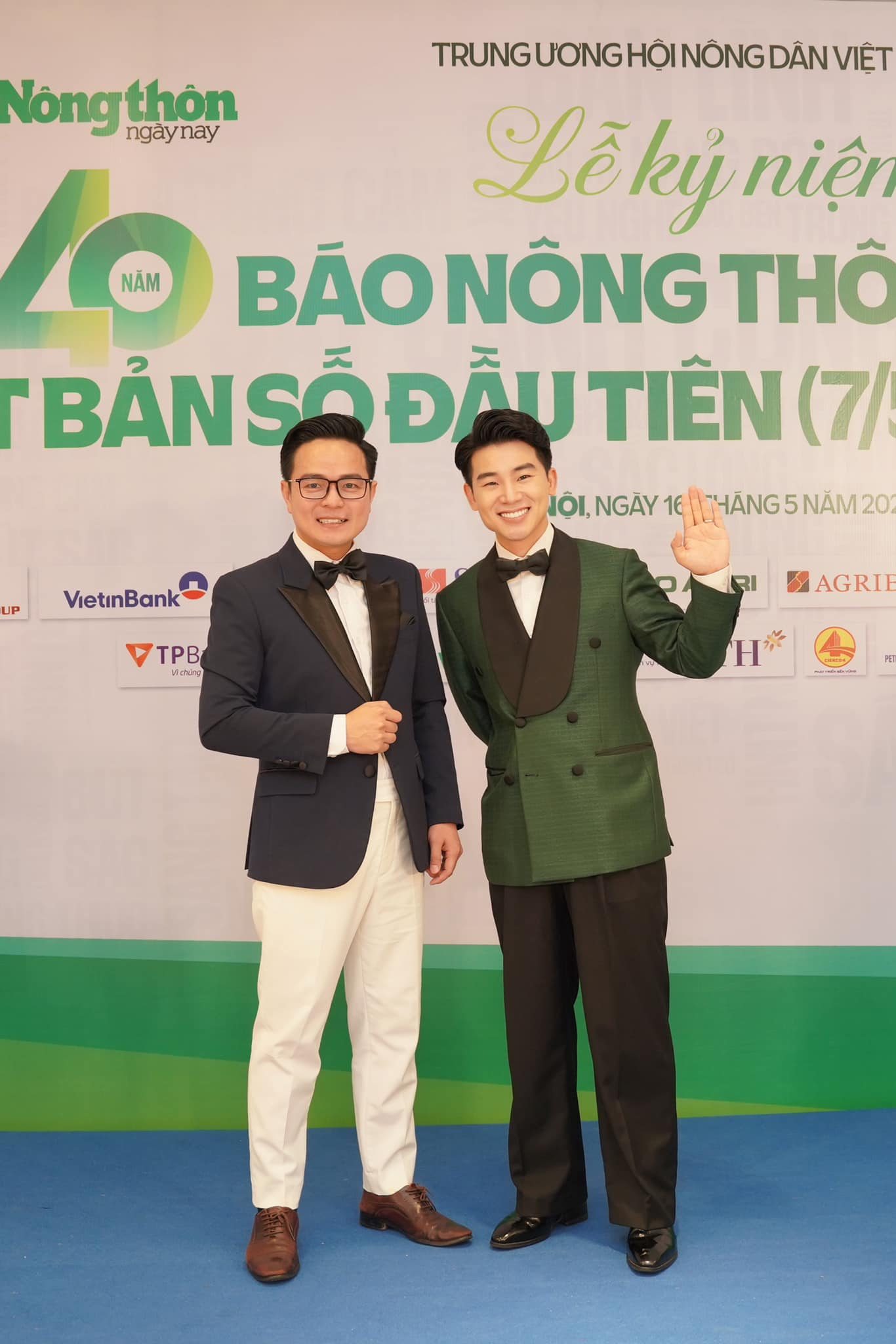 Ca sĩ Tuấn Dương gây ấn tượng với ca khúc nhạc sĩ Nguyễn Vĩnh Tiến sáng tác tặng báo Nông thôn Ngày nay- Ảnh 2. Ca sĩ Tuấn Dương gây ấn tượng với ca khúc nhạc sĩ Nguyễn Vĩnh Tiến sáng tác tặng báo Nông thôn Ngày nay- Ảnh 2.