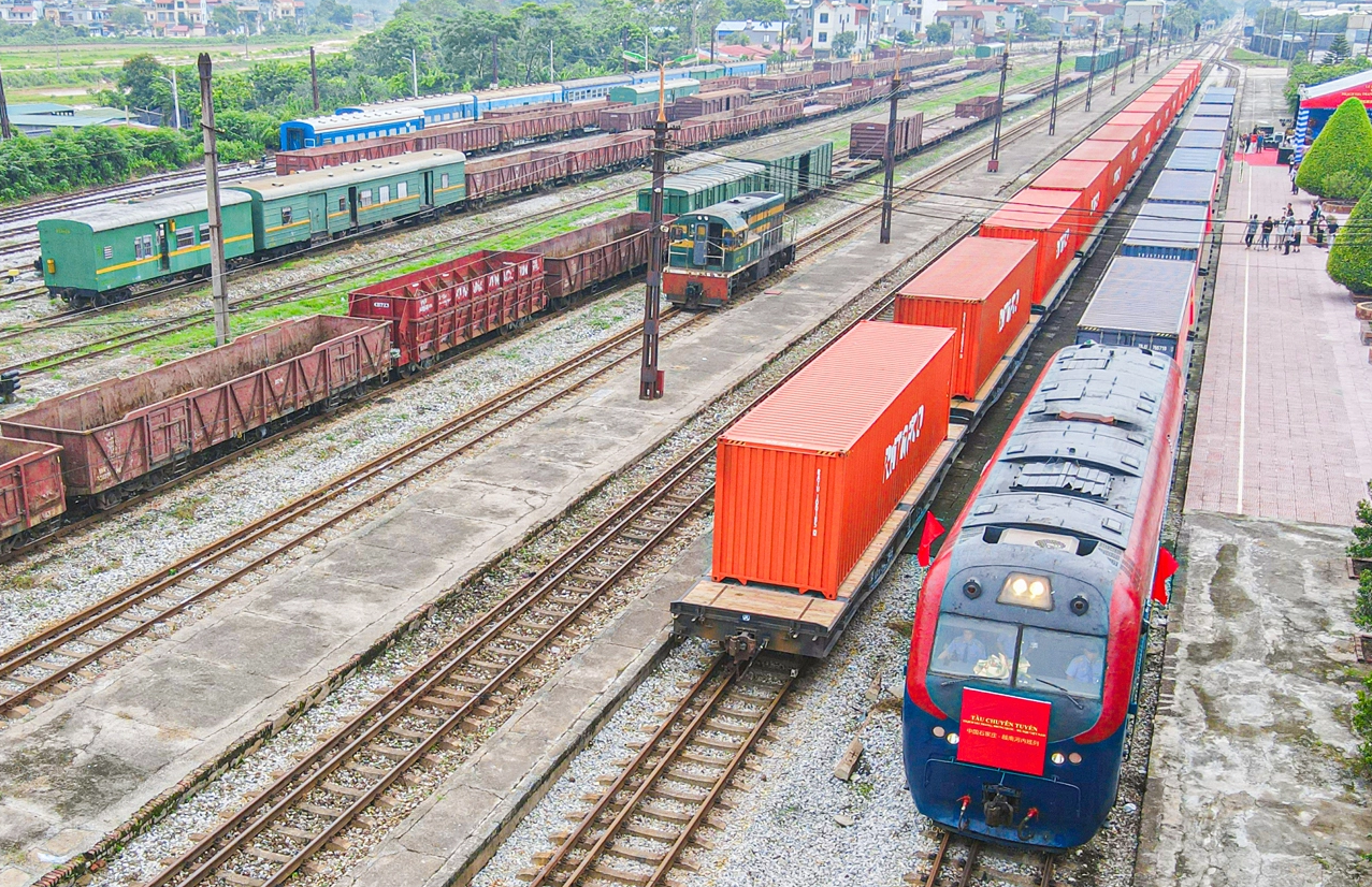 Nghiên cứu bổ sung quy định phương tiện đường sắt, đảm bảo lộ trình chuyển đổi xanh - Ảnh 1. Nghiên cứu bổ sung quy định phương tiện đường sắt, đảm bảo lộ trình chuyển đổi xanh - Ảnh 1.