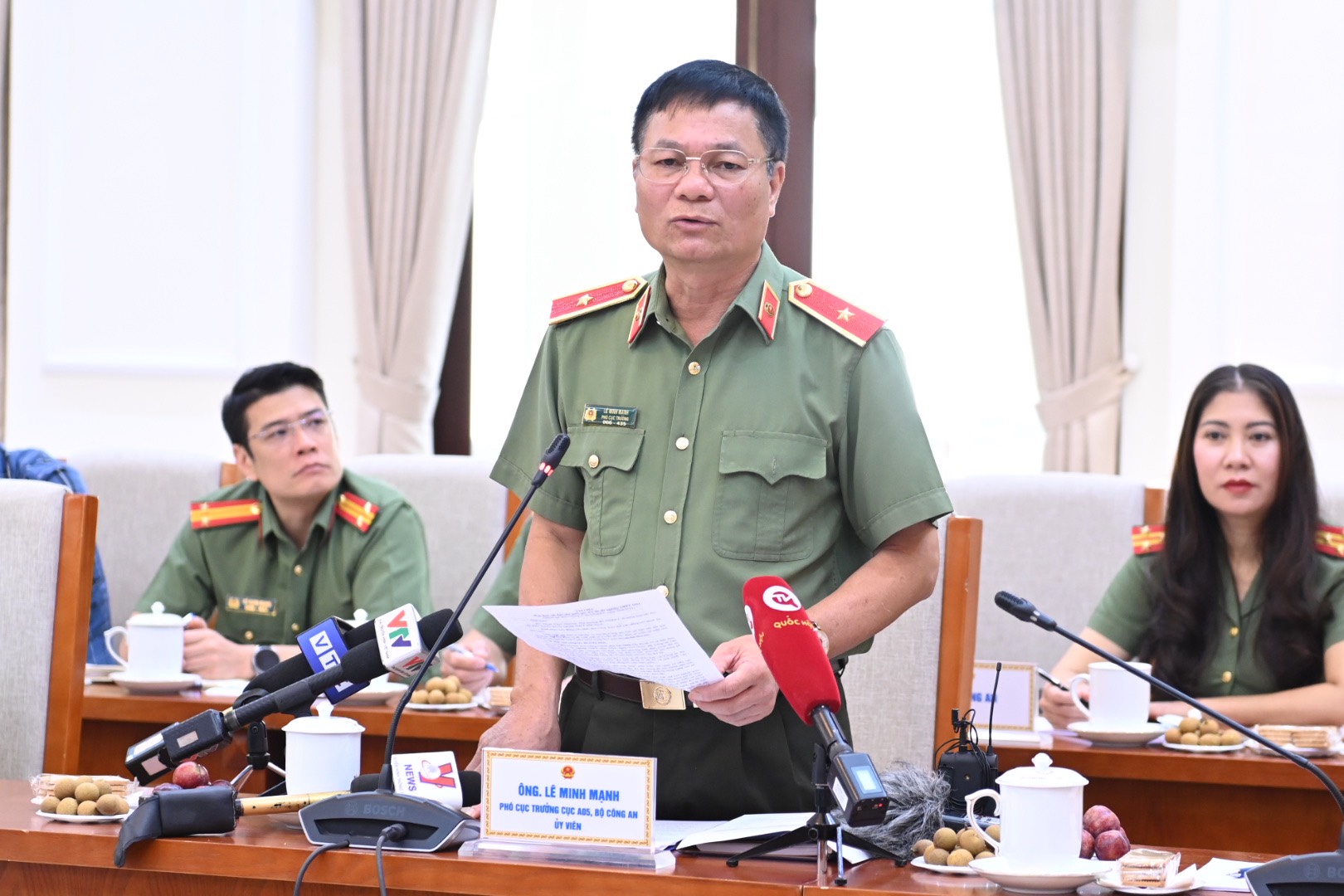 Cảnh báo thí sinh sử dụng AI, gắn thiết bị vào đế giày trong kỳ thi tốt nghiệp THPT năm 2024- Ảnh 1. Cảnh báo thí sinh sử dụng AI, gắn thiết bị vào đế giày trong kỳ thi tốt nghiệp THPT năm 2024- Ảnh 1.