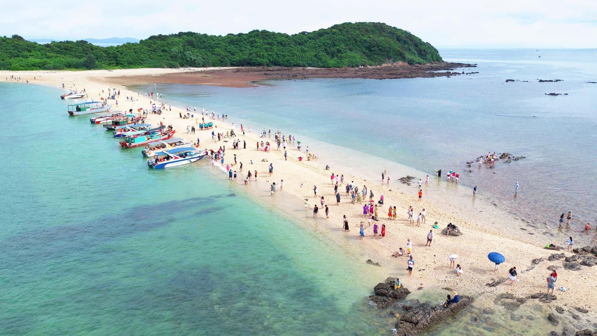 Cảnh giác trước tour 'gây bão' trên mạng xã hội ở đảo Cô Tô- Ảnh 1. Cảnh giác trước tour 'gây bão' trên mạng xã hội ở đảo Cô Tô- Ảnh 1.